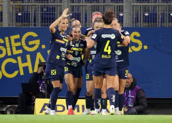WOMEN SOCCER - UEFA CL, St.Poelten vs Mura SANKT POELTEN,AUSTRIA,19.SEP.24 - WOMEN SOCCER - UEFA Women s Champions League, qualifying round 2, SKN Sankt Poelten vs NS Mura. Image shows the rejoicing of Izabela Krizaj (St.Poelten) and her team.  GEPAxpictures xWalterxLuger
