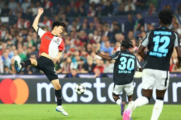 Ayase Ueda 9 Feyenoord Rotterdam Jeremie Frimpong 30 Bayer 04 Leverkusen Feyenoord Rotterdam vs Bayer 04 Leverkusen, UEFA Champions League, Soccer, Matchday 1, Season 2024 2025, 19 09 2024 Photo kolbert press Ant Palmer Stadion Rotterdam De Kuip Netherlands Copyright: xkolbert-press AntxPalmerx