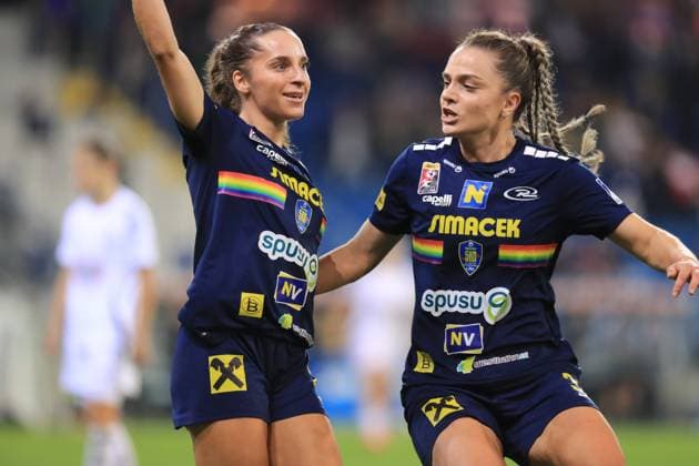 St Polten, Austria, September 19th, 2024: Izabela Krizaj (21 SKN St Polten) and Melike Pekel (38 SKN St Polten) celebrating a goal during the UEFA womens champions league play off match St Polten vs Mura at NV Arena, St Polten Tom Seiss SPP (Tom Seiss SPP) Copyright: xTomxSeissx xSPPx spp-en-ToSeSp-20240919 UWCL SKN vs Mura-8958