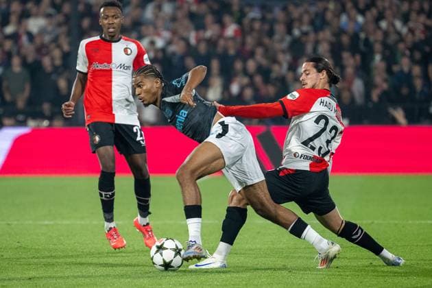 19 09 2024, Soccer UEFA Champions League, Season 2024 2025, Matchday 1, Feyenoord Rotterdam Bayer 04 Leverkusen at Stadio De Kuip in Rotterdam Duel between Amine Adli Bayer 04 Leverkusen, 21 and Anis Hadj Moussa Feyenoord Rotterdam, 23 Photo Kirchner Media TH Copyright: xKirchner-Media THx
