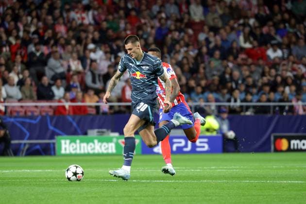 Spain - Atletico de Madrid vs RB Leipzig - 19 09 2024 SPAIN, MADRID, SEPTEMBER 19. Benjamin Sesko of Leipzig evades Reinildo Mandava of Atletico de Madrid during the UEFA Champions League football match between Atletico de Madrid and RB Leipzig on September 19, 2024, at Civitas Metropolitano in Madrid, Spain. Photo by Manuel Blondeau AOP.Press Madrid Civitas Metropolitano Spain Copyright: x ManuelxBlondeau AOP.Pressx AOP20240919 0001