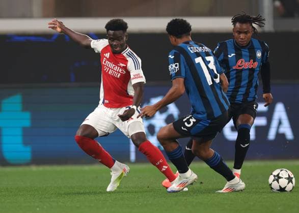 Bergamo, Italy, 19th September 2024. Bukayo Saka of Arsenal FC threads the ball between Ederson and Ademola Lookman of Atalanta during the UEFA Champions League match at Gewiss Stadium, Bergamo. Picture credit should read: Jonathan Moscrop Sportimage EDITORIAL USE ONLY. No use with unauthorised audio, video, data, fixture lists, club league logos or live services. Online in-match use limited to 120 images, no video emulation. No use in betting, games or single club league player publications. SPI-3299-0004
