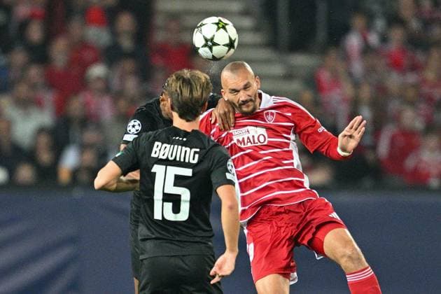 SOCCER - UEFA CL, Brest vs Sturm GUINGAMP,FRANCE,19.SEP.24 - SOCCER - UEFA Champions League, Stade Brestois 29 vs SK Sturm Graz. Image shows Emanuel Aiwu (Sturm) and Ludovic Ajorque (Brest).  GEPAxpictures xAvnixRetkoceri