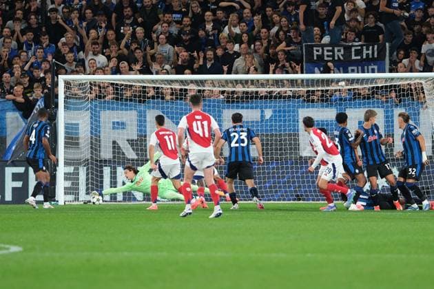 Marco Carnesecchi of Atalanta BC 1907 in action during the UEFA Champions League 2024 2025 football match between Atalanta BC and Arsenal FC at Gewiss Stadium on September 19, 2024, Bergamo, Italy.  Copyright: xRobertoxTommasini IPAxSportx xipx xx IPA_49845873 IPA_Agency_IPA49845873