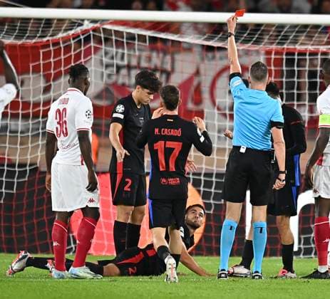 Sport Bilder des Tages AS Monaco v FC Barcelona, Barca - UEFA Champions League 2024 25 League Phase MD1 Eric Garcia of FC Barcelona is shown a red card and sent off by Referee Allard Lindhout during the UEFA Champions League 2024 25 League Phase MD1 match between AS Monaco and FC Barcelona at Stade Louis II on September 19, 2024 in Monaco, Monaco. Monaco Stade Louis II Monaco Monaco Copyright: xNealxSimpson Sportsphoto APLx 14048233