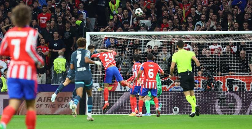 Atletico Madrid RB Leipzig Champions League Madrid, 19 09 2024, Estadio Wanda Metropolitano, Soccer, UEFA Champions League, Matchday 1 , Atletico Madrid vs RB Leipzig , Goal for Leipzig 0 1 In the picture scorer Benjamin Sesko 30, RB Leipzig scores against goalkeeper Jan Oblak 13, Atletico , Only editorial use Photo intended for editorial use only , UEFA regulations prohibit any use of photographs as image sequences and or quasi video , Picture Point