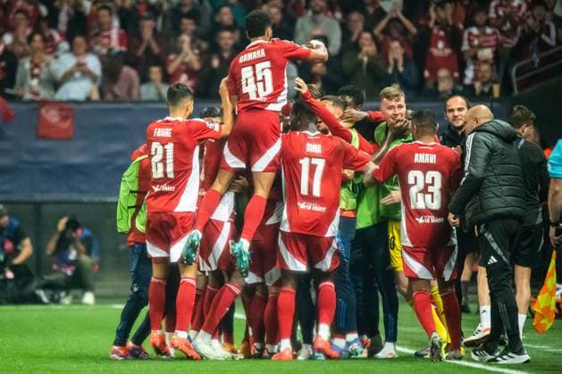 Sport Bilder des Tages Joie des joueurs du Stade Brestois aprés le but de Hugo Magnetti (Stade Brestois) FOOTBALL : Stade Brestois vs SK Sturm Graz - Ligue des Champions - 1ére Journée - 19 09 2024 BaptisteAutissier Panoramic 