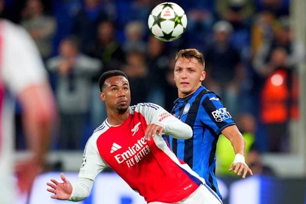 Atalanta& x2019;s Mateo Retegui fight for the ball with Arsenal Gabriel during the Uefa Champions League soccer match between Atalanta and Arsenal at the Gewiss Stadium in Bergamo, north Italy -Thursday , September 19 2024. - Soccer .  Copyright: xSpada LaPressex