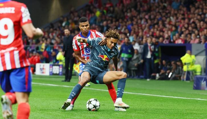 Atletico Madrid RB Leipzig Champions League Madrid, 19 09 2024, Estadio Wanda Metropolitano, Football, UEFA Champions League, Matchday 1 , Atletico Madrid vs RB Leipzig , Pictured Assan Ouedraogo 20, RB Leipzig in front of Reinildo Mandava 23, Atletico , Only editorial use Photo intended for editorial use only , UEFA regulations prohibit any use of photographs as image sequences and or quasi video , Picture Point