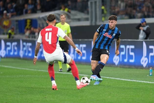 Matteo Ruggeri of Atalanta BC 1907 carries the ball during the UEFA Champions League 2024 2025 football match between Atalanta BC and Arsenal FC at Gewiss Stadium on September 19, 2024, Bergamo, Italy.  Copyright: xRobertoxTommasini IPAxSportx xipx xx IPA_49846191 IPA_Agency_IPA49846191