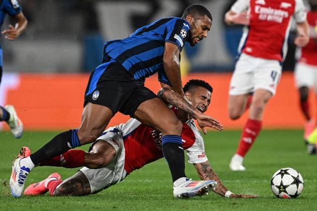 Cm Bergamo 19 09 2024 - Champions League Atalanta-Arsenal foto Cristiano Mazzi Image nella foto: Isak Hien-Gabriel Jesus 
