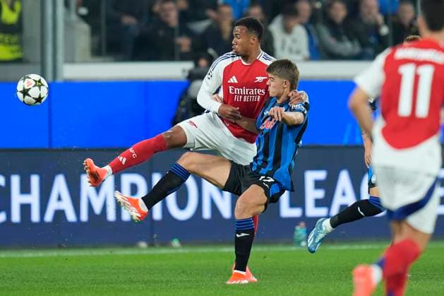 Gabriel of Arsenal competes for the ball with Charles De Ketelaere of Atalanta BC during the Uefa Champions League match between Atalanta BC and Arsenal at Gewiss Stadium Bergamo Italy on 19 September 2024. Bergamo Gewiss Stadium Bergamo Italy Copyright: xPhotoxGoalxPixx SP24-991-015