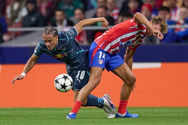 Marcos Llorente of Atletico de Madrid battles for the ball with Xavi Simons of RB Leipzig during the UEFA Champions League match between Atletico de Madrid v RB Leipzig at Stadium Civitas Metropolitano on September 19, 2024 in Madrid (Photo by: LGM) FOOTBALL : Atletico de Madrid vs RB Leipzig - UEFA Ligue des Champions - 19 09 2024 LGM Panoramic 
