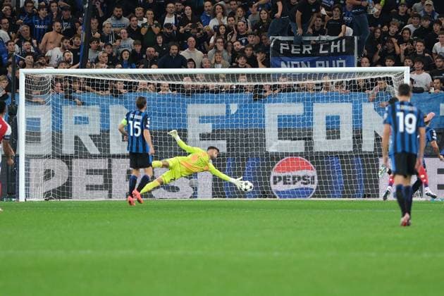 David Raya of FC Arsenal in action during the UEFA Champions League 2024 2025 football match between Atalanta BC and Arsenal FC at Gewiss Stadium on September 19, 2024, Bergamo, Italy.  Copyright: xRobertoxTommasini IPAxSportx xipx xx IPA_49847184 IPA_Agency_IPA49847184