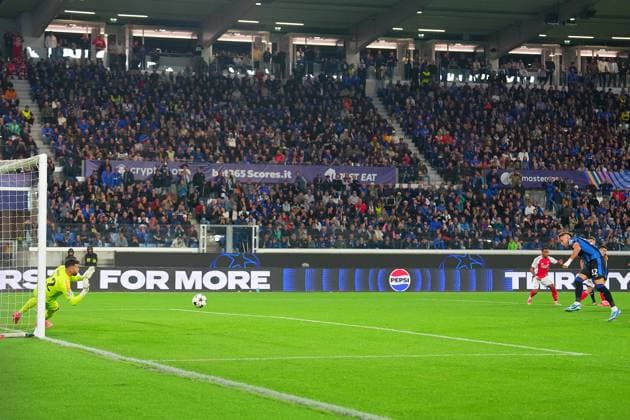 Atalanta& x2019;s Mateo Retegui penalty missed during the Uefa Champions League soccer match between Atalanta and Arsenal at the Gewiss Stadium in Bergamo, north Italy -Thursday , September 19 2024. - Soccer .  Copyright: xSpada LaPressex