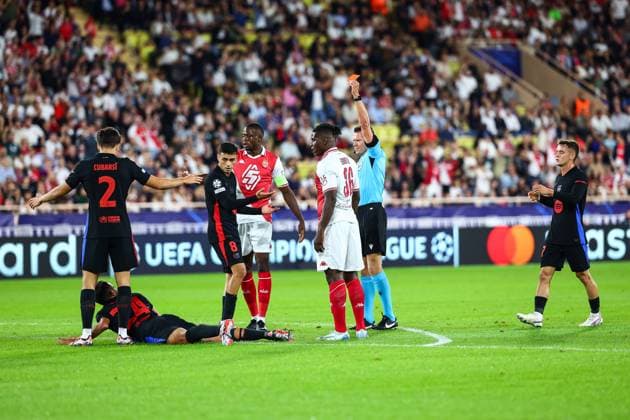 19th September 2024 - UEFA CHAMPIONS LEAGUE - MATCH 1 - SEASON 2024 2025 - AS MONACO vs FC Barcelona, Barca - STADE LOUIS II The referee lindhout (allard) gives a red card to garcia (eric) in 1st halftime MONACO MONACO Copyright: xSPORTPIXPRESSx xFREDxPORCUx