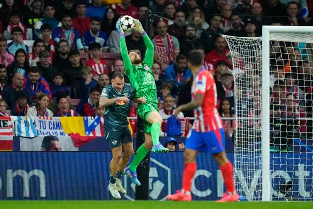 Atletico de Madrid v RB Leipzig - UEFA Champions League 2024 25 League Phase MD1 Jan Oblak goalkeeper of Atletico de Madrid and Slovenia and David Raum left-Back of RB Leipzig and Germany compete for the ball during the UEFA Champions League 2024 25 League Phase MD1 match between Atletico de Madrid and RB Leipzig at Estadio Civitas Metropolitano on September 19, 2024 in Madrid, Spain. Madrid Spain  Copyright: xJosexBretonx originalFilename:bretonhernandez-atletico240919_npFLj.jpg