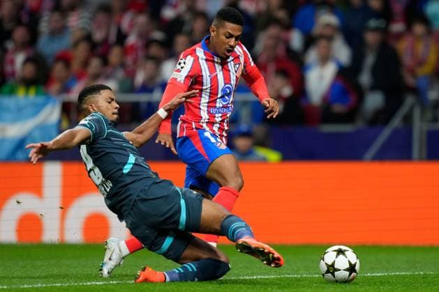 Benjamin Henrichs of RB Leipzig and Samuel Lino of Atletico de Madrid Atletico de Madrid v RB Leipzig, UEFA Champios League match, date 1. Football, Civitas Metropolitano Stadium, Madrid, Spain - 19 Sep 2024 Editorial use only  Copyright: xPressinphoto Shutterstockx 14729545af