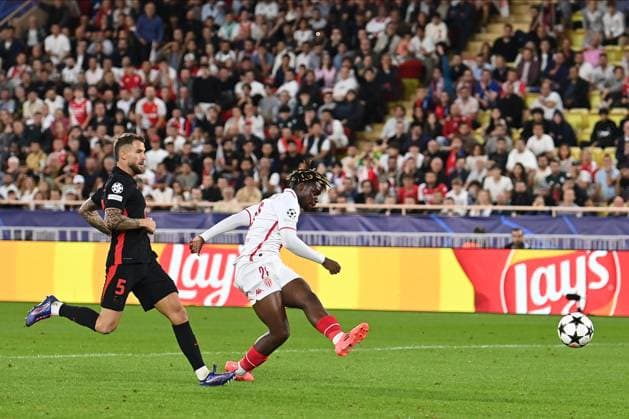 AS Monaco v FC Barcelona, Barca - UEFA Champions League 2024 25 League Phase MD1 George Ilenikhena of AS Monaco scores 2nd goal during the UEFA Champions League 2024 25 League Phase MD1 match between AS Monaco and FC Barcelona at Stade Louis II on September 19, 2024 in Monaco, Monaco. Monaco Stade Louis II Monaco Monaco Copyright: xNealxSimpson Sportsphoto APLx 14048261