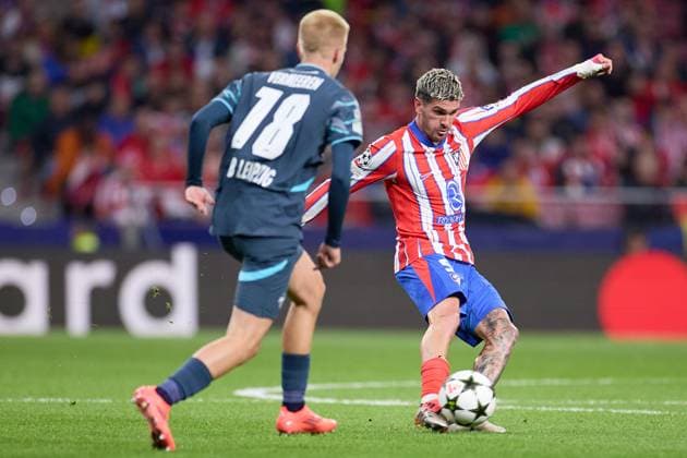 Rodrigo De Paul of Atletico de Madrid passes the ball during the UEFA Champions League match between Atletico de Madrid v RB Leipzig at Stadium Civitas Metropolitano on September 19, 2024 in Madrid (Photo by: LGM) FOOTBALL : Atletico de Madrid vs RB Leipzig - UEFA Ligue des Champions - 19 09 2024 LGM Panoramic 