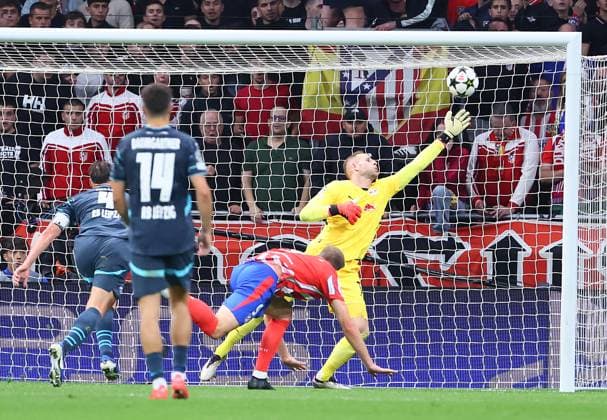 Madrid, 19 09 2024, Estadio Wanda Metropolitano, Soccer, UEFA Champions League, Matchday 1 , Atletico Madrid vs RB Leipzig , In picture goalkeeper Peter Gulacsi 1, RB Leipzig parries a shot by Alexander S¿rloth Soerloth 9, Atletico , Only editorial use Photo intended for editorial use only , UEFA regulations prohibit any use of photographs as image sequences and or quasi video , Picture Point