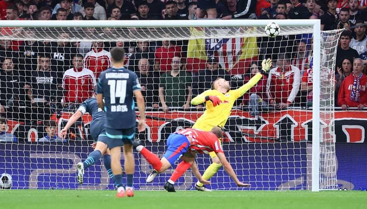 Madrid, 19 09 2024, Estadio Wanda Metropolitano, Soccer, UEFA Champions League, Matchday 1 , Atletico Madrid vs RB Leipzig , In picture goalkeeper Peter Gulacsi 1, RB Leipzig parries a shot by Alexander S¿rloth Soerloth 9, Atletico , Only editorial use Photo intended for editorial use only , UEFA regulations prohibit any use of photographs as image sequences and or quasi video , Picture Point