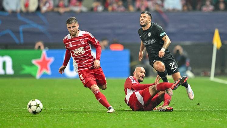 SOCCER - UEFA CL, Brest vs Sturm GUINGAMP,FRANCE,19.SEP.24 - SOCCER - UEFA Champions League, Stade Brestois 29 vs SK Sturm Graz. Image shows Hugo Magnetti, Ludovic Ajorque (Brest) and Jusuf Gazibegovic (Sturm).  GEPAxpictures xAvnixRetkoceri