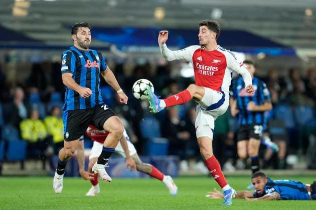 Kai Havertz (Arsenal FC) and Sead Kolasinac (Atalanta BC) battle for the ball, UEFA Champions League 2024 25 League Phase MD1, Atalanta BC v Arsenal FC, Gewiss Stadium, September 19, 2024, Bergamo, Italy.