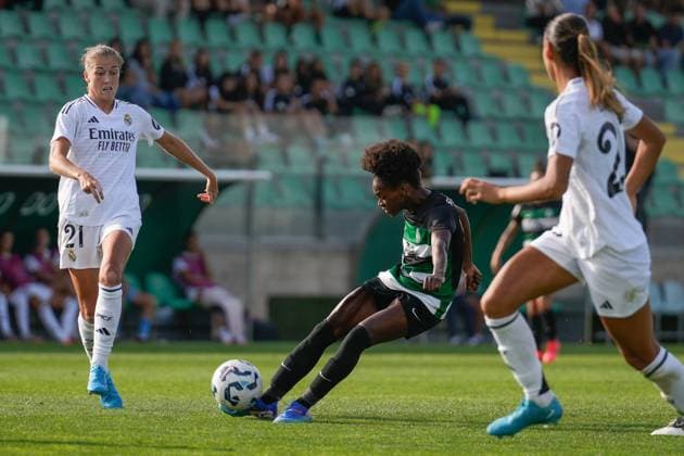 September 19, 2024, Alcochete, Setubal, Portugal: Filippa Angeldal of Real Madrid CF (L), Diana Silva of Sporting CP (C) and Maelle Lakrar of Real Madrid CF (R) in action during the UEFA Women s Champions League Round 2 first leg match between Sporting CP and Real Madrid CF at Estadio Aurelio Pereira. Final score: Sporting CP 1: 2 Real Madrid CF. Alcochete Portugal - ZUMAs197 20240919_aaa_s197_236 Copyright: xBrunoxdexCarvalhox
