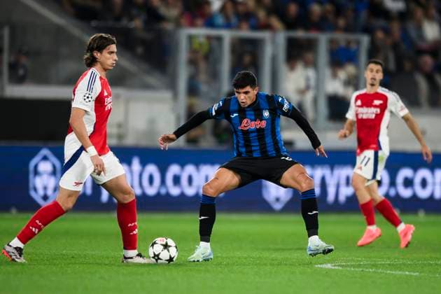 Atalanta BC v Arsenal FC - UEFA Champions League Raoul Bellanova of Atalanta BC challenges Riccardo Calafiori of Arsenal FC during the UEFA Champions League 2024 25 league phase football match between Atalanta BC and Arsenal FC. Bergamo Italy Copyright: xNicolòxCampox