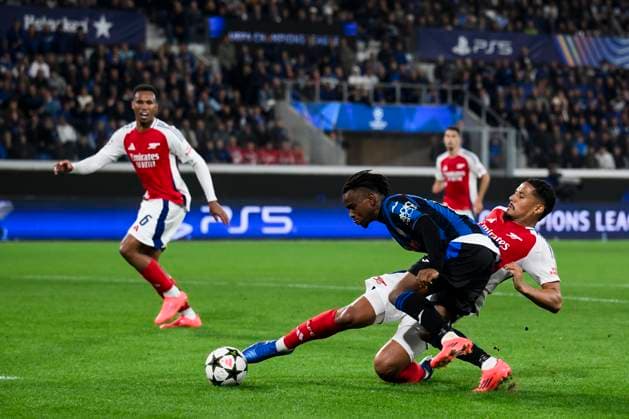 Atalanta BC v Arsenal FC - UEFA Champions League Ademola Lookman of Atalanta BC competes for the ball with William Saliba of Arsenal FC during the UEFA Champions League 2024 25 league phase football match between Atalanta BC and Arsenal FC. Bergamo Italy Copyright: xNicolòxCampox