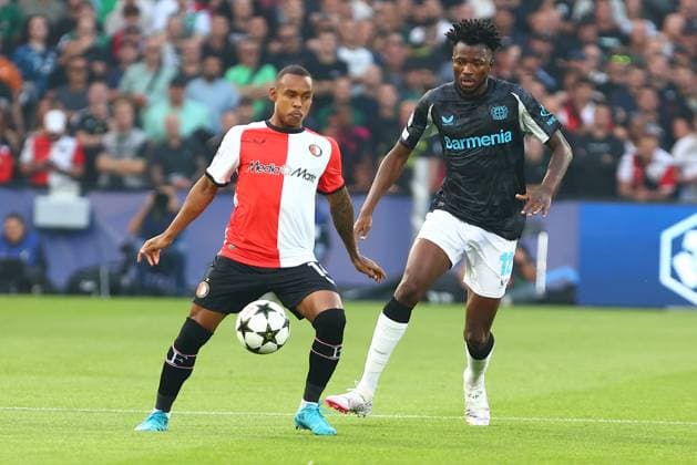 Igor Paixao 14 Feyenoord Rotterdam in duel, action, with Edmond Tapsoba 12 Bayer 04 Leverkusen Feyenoord Rotterdam vs Bayer 04 Leverkusen, UEFA Champions League, Soccer, Matchday 1, Season 2024 2025, 19 09 2024 Photo kolbert press Ant Palmer Stadion Rotterdam De Kuip Netherlands Copyright: xkolbert-press AntxPalmerx