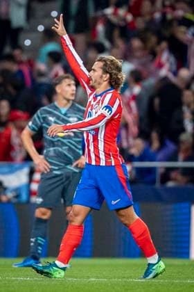 Atletico de Madrid v RB Leipzig - UEFA Champions League 2024 25 League Phase MD1 Antoine Griezmann of Atletico de Madrid (L) celebrates his goal during the UEFA Champions League 2024 25 League Phase MD1 match between Atletico de Madrid and RB Leipzig at Estadio Civitas Metropolitano on September 19, 2024 in Madrid, Spain. Madrid Estadio Civitas Metropolitano Madrid Spain Copyright: xAlbertoxGardinx AGardin_20240919_Football_Champions_Atletico_Leipzig_235