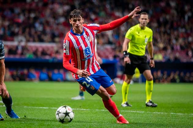 Atletico de Madrid v RB Leipzig - UEFA Champions League 2024 25 League Phase MD1 Robin Le Normand of Atletico de Madrid in action with the ball during the UEFA Champions League 2024 25 League Phase MD1 match between Atletico de Madrid and RB Leipzig at Estadio Civitas Metropolitano on September 19, 2024 in Madrid, Spain. Madrid Estadio Civitas Metropolitano Madrid Spain Copyright: xAlbertoxGardinx AGardin_20240919_Football_Champions_Atletico_Leipzig_265