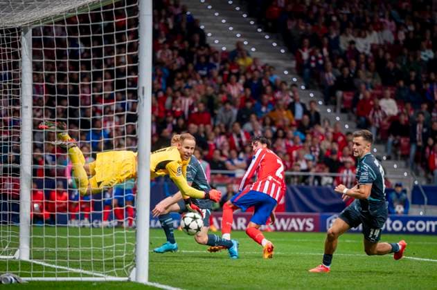 Atletico de Madrid v RB Leipzig - UEFA Champions League 2024 25 League Phase MD1 Jose Gimenez of Atletico de Madrid (C) seen scoring the victory goal while Peter Gulacsi of RB Leipzig (L) and Christoph Baumgartner of RB Leipzig (R) trying to save the ball during the UEFA Champions League 2024 25 League Phase MD1 match between Atletico de Madrid and RB Leipzig at Estadio Civitas Metropolitano on September 19, 2024 in Madrid, Spain. Madrid Estadio Civitas Metropolitano Madrid Spain Copyright: xAlbertoxGardinx AGardin_20240919_Football_Champions_Atletico_Leipzig_267