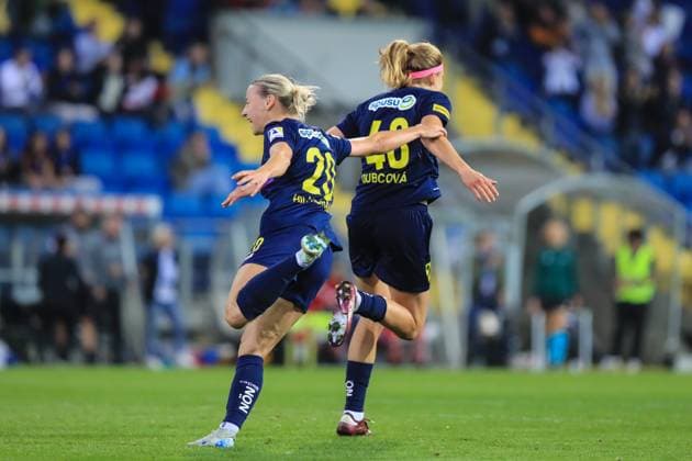 St Polten, Austria, September 19th, 2024: Sophie Hillebrand (20 SKN St Polten) and Kamila Dubcova (48 SKN St Polten) celebrating a goal during the UEFA womens champions league play off match St Polten vs Mura at NV Arena, St Polten Tom Seiss SPP (Tom Seiss SPP) Copyright: xTomxSeissx xSPPx spp-en-ToSeSp-20240919 UWCL SKN vs Mura-8827