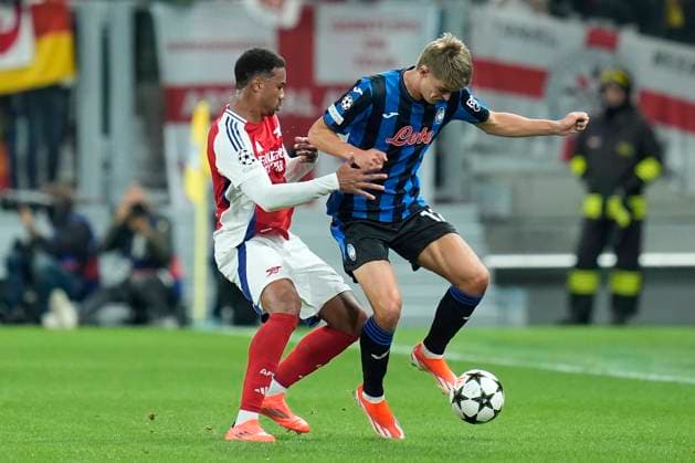 Gabriel of Arsenal competes for the ball with Charles De Ketelaere of Atalanta BC during the Uefa Champions League match between Atalanta BC and Arsenal at Gewiss Stadium Bergamo Italy on 19 September 2024. Bergamo Gewiss Stadium Bergamo Italy Copyright: xPhotoxGoalxPixx SP24-991-041