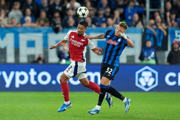 William Saliba of Arsenal competes for the ball with Mateo Retegui of Atalanta BC during the Uefa Champions League match between Atalanta BC and Arsenal at Gewiss Stadium Bergamo Italy on 19 September 2024. Bergamo Gewiss Stadium Bergamo Italy Copyright: xPhotoxGoalxPixx SP24-991-046