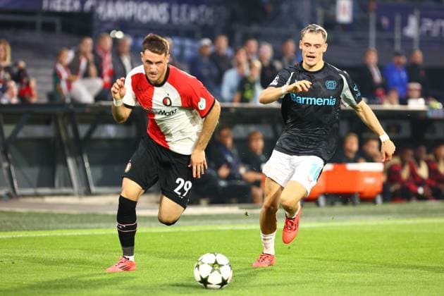Santiago GimÃ nez 29 Feyenoord Rotterdam in duel, action, with Florian Wirtz 10 Bayer 04 Leverkusen Feyenoord Rotterdam vs Bayer 04 Leverkusen, UEFA Champions League, Soccer, Matchday 1, Season 2024 2025, 19 09 2024 Photo kolbert press Ant Palmer Stadion Rotterdam De Kuip Netherlands Copyright: xkolbert-press AntxPalmerx