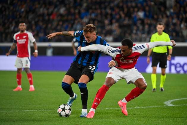 19th September 2024; Gewiss Stadium, Bergamo, Italy, UEFA Champions League Football, Atalanta versus Arsenal; Mateo Retegui of Atalanta BC tussles for position against Thomas Partey of Arsenal FC  ActionPlus12694733 BestxImages
