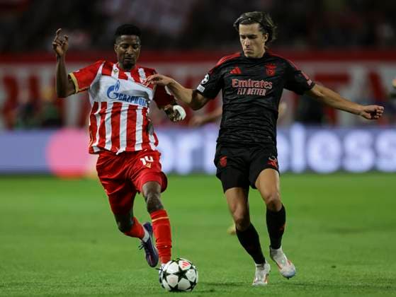 Crvena Zvezda v Benfika - UEFA Champions League Peter Olayinka Oladeji (L) of Crvena Zvezda in action against Alvaro Carreras (R) of SL Benfica during the UEFA Champions League match Season 2024 2025 match between Crvena Zvezda and FC Benfica at stadium Rajko Mitic on September 19, 2024 in Belgrade, Serbia. Beograd Serbia Copyright: xSrdjanxStevanovicx x