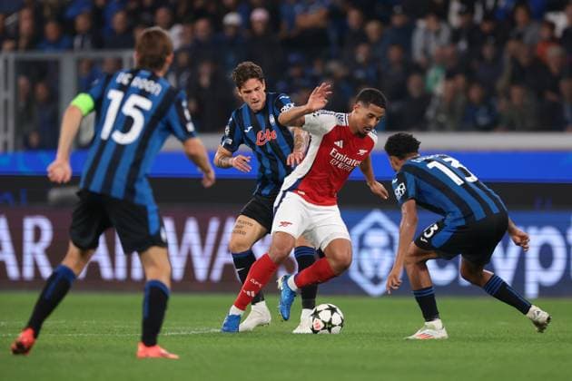 Bergamo, Italy, 19th September 2024. Marten De Roon of Atalanta looks on as team mates Nicolo Zaniolo and Ederson close in on William Saliba of Arsenal FC during the UEFA Champions League match at Gewiss Stadium, Bergamo. Picture credit should read: Jonathan Moscrop Sportimage EDITORIAL USE ONLY. No use with unauthorised audio, video, data, fixture lists, club league logos or live services. Online in-match use limited to 120 images, no video emulation. No use in betting, games or single club league player publications. SPI-3299-0059