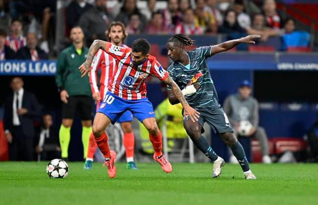Atlético de Madrid Vs RB Leipzig in Madrid, Spain - 19 Sept 2024 Atletico de Madrid forward Angel Correa (L) seen in action during the 2024 25 UEFA Champions League Round of 16 match between Atlético de Madrid and RB Leipzig at the Civitas Metropolitano Stadium. Final score; Atlético de Madrid 2-1 RB Leipzig Madrid Spain Copyright: xDavidxCanalesx xSOPAxImagesx DAVID-5