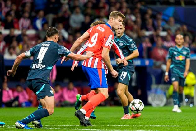 Estadio Civitas Metropolitano Madrid, Spain - September 19: Alexander Sorloth of Atletico de Madrid R) is chased by Willi Orban of Leipzig L) during the UEFA Champions League 2024 25 League Phase MD1 match between Atletico de Madrid and RB Leipzig at Estadio Civitas Metropolitano on September 19, 2024 in Madrid, Spain. (Alberto Gardin SPP) Copyright: xAlbertoxGardinx xSPPx spp-en-EuSpIm-AG4_Atletico_Leipzig_19Sep2024_MD_161