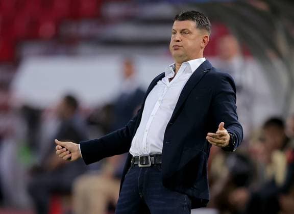 (240920) -- BELGRADE, Sept. 20, 2024 -- Crvena Zvezda s head coach Vladan Milojevic reacts during the UEFA Champions League match between Crvena Zvezda and Benfica in Belgrade, Serbia on Sept. 19, 2024. (Photo by Xinhua) (SP)SERBIA-BELGRADE-FOOTBALL-UEFA CHAMPIONS LEAGUE-CRVENA ZVEZDA VS BENFICA PredragxMilosavljevic 