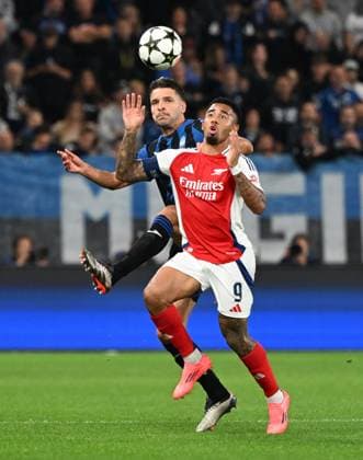 (240920) -- BERGAMO, Sept. 20, 2024 -- Atalanta s Berat Djimsiti (L) vies with Arsenal s Gabriel Jesus during the UEFA Champions League match between Atalanta and Arsenal in Bergamo, Italy, Sept. 19, 2024. (Photo by Xinhua) (SP)ITALY-BERGAMO-FOOTBALL-UEFA CHAMPIONS LEAGUE-ATALANTA VS ARSENAL AlbertoxLingria 