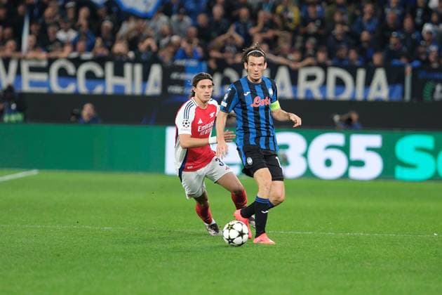 Atalanta BC v Arsenal FC - UEFA Champions League 2024 25 League Phase MD1 Riccardo Calafiori of FC Arsenal is in action during the UEFA Champions League 2024 2025 football match between Atalanta BC and Arsenal FC at Gewiss Stadium in Bergamo, Italy, on September 19, 2024. Bergamo Italy Italy  Copyright: xRobertoxTommasinix originalFilename:tommasini-atalanta240919_npI5Z.jpg