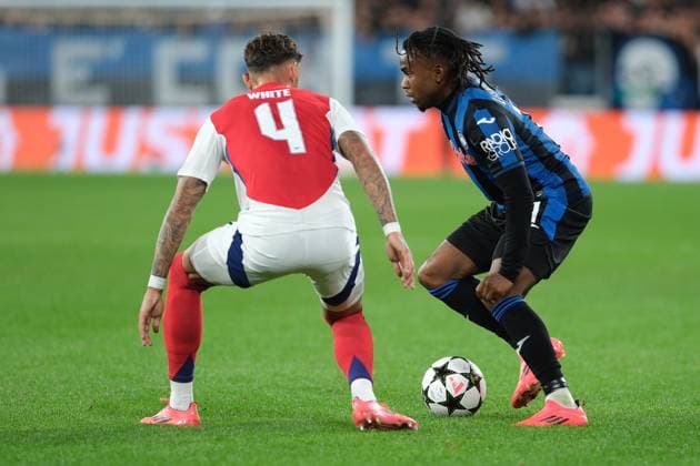 Atalanta BC v Arsenal FC - UEFA Champions League 2024 25 League Phase MD1 Ademola Lookman of Atalanta BC carries the ball during the UEFA Champions League 2024 2025 football match between Atalanta BC and Arsenal FC at Gewiss Stadium in Bergamo, Italy, on September 19, 2024. Bergamo Italy Italy  Copyright: xRobertoxTommasinix originalFilename:tommasini-atalanta240919_npTlb.jpg