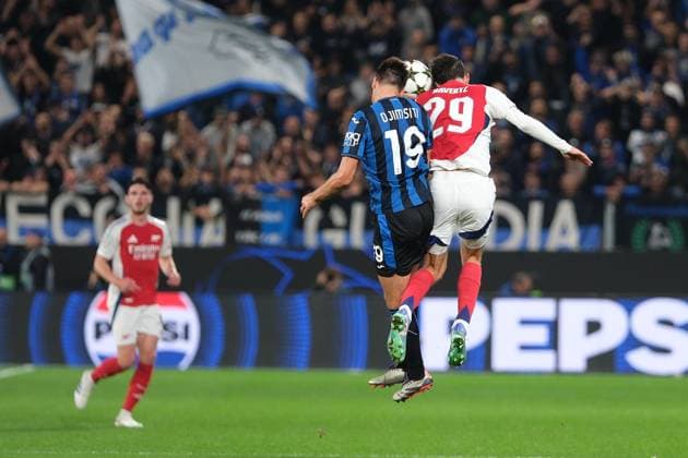 Atalanta BC v Arsenal FC - UEFA Champions League 2024 25 League Phase MD1 Kai Havertz of FC Arsenal contrasts with Berat Djimsiti of Atalanta BC 1907 during the UEFA Champions League 2024 2025 football match between Atalanta BC and Arsenal FC at Gewiss Stadium in Bergamo, Italy, on September 19, 2024. Bergamo Italy Italy  Copyright: xRobertoxTommasinix originalFilename:tommasini-atalanta240919_np2lj.jpg