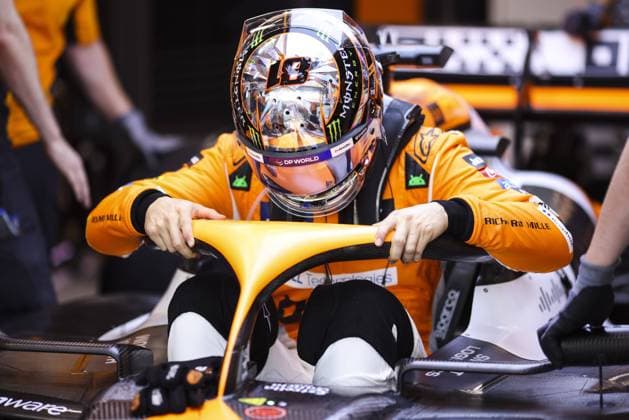 PIASTRI Oscar (aus), McLaren F1 Team MCL38, portrait during the Formula 1 Singapore Grand Prix 2024, 18th round of the 2024 Formula One World Championship, WM, Weltmeisterschaft from September 20 to 22, 2024 on the Marina Bay Circuit, in Singapore, Singapore - F1 - SINGAPORE GRAND PRIX 2024 DPPI Panoramic  240920_R18_SINGAPORE_DP_XB5_9314
